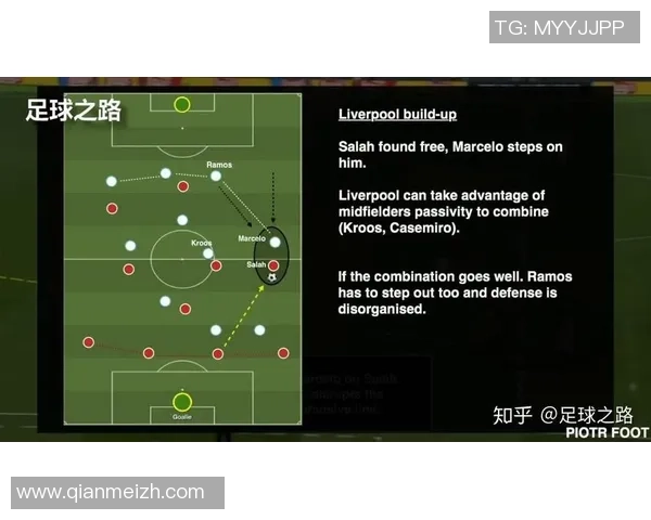 重庆足球队与上海足球队赛后复盘分析灵活性表现与战术调整 重庆足球队与上海足球队赛后复盘分析灵活性表现与战术调整
